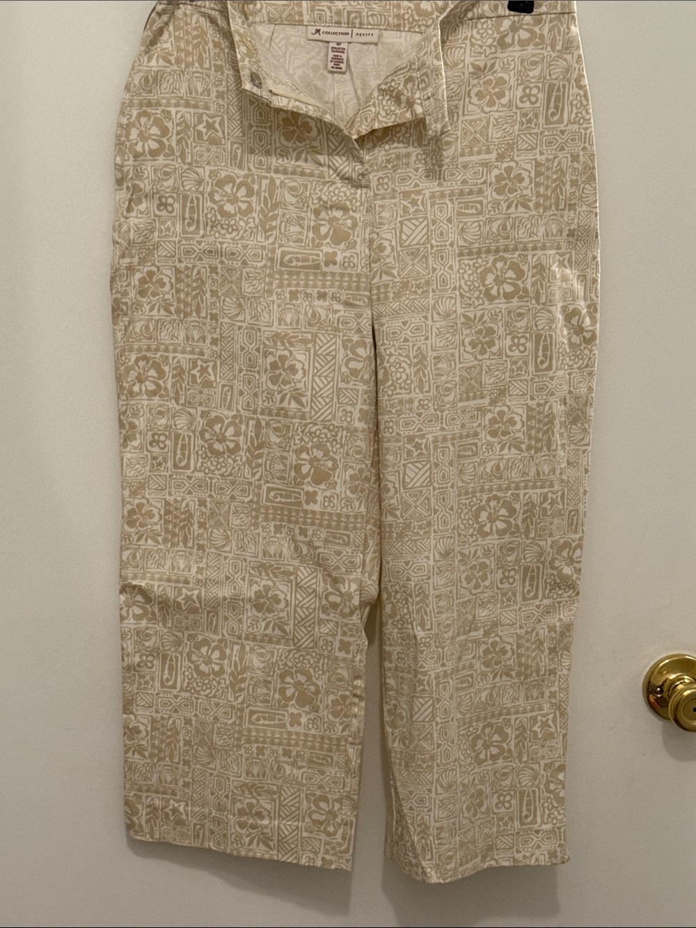 JM Collection Beige and Cream Printed Capris